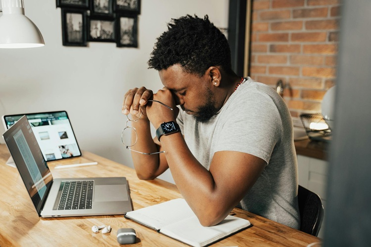 334-back-pain-chiropractic-treatment-remote-workers-beyond-ergonomics